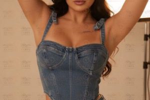 Ariel-extra-escort-in-athens-city-tour-in-athens (5)