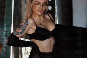 Alisa-3-escort-in-athens-city-tour-in-athens-(3)